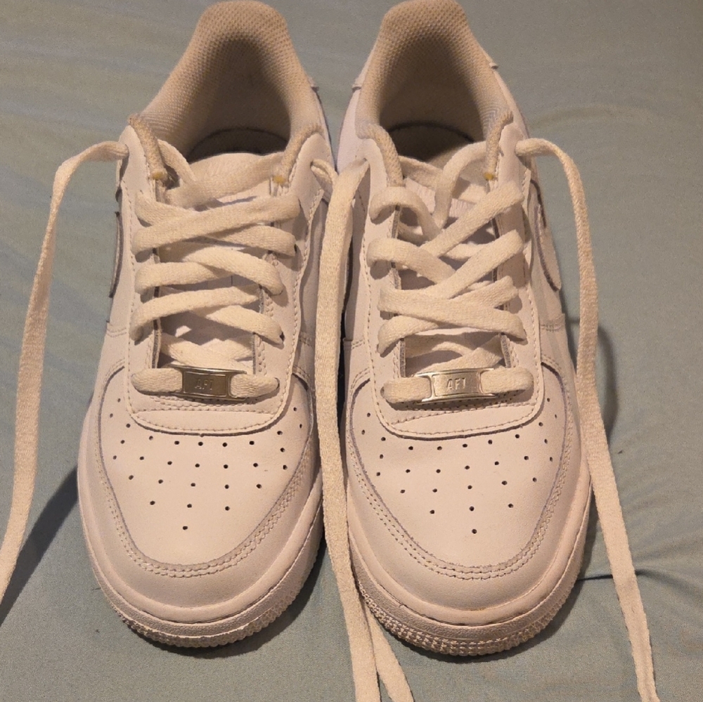 Nike Kids White Sneakers - Picture 3 of 6